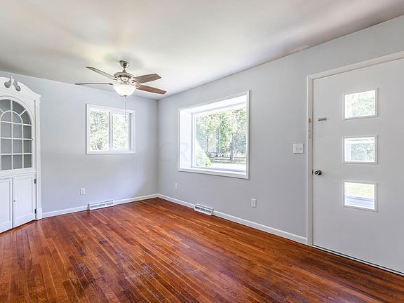 3rd image of 110 Sands Dr
