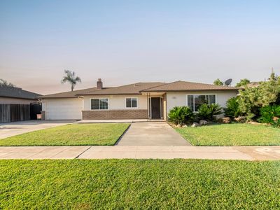 881 E Minarets Ave, Fresno, CA, 93720