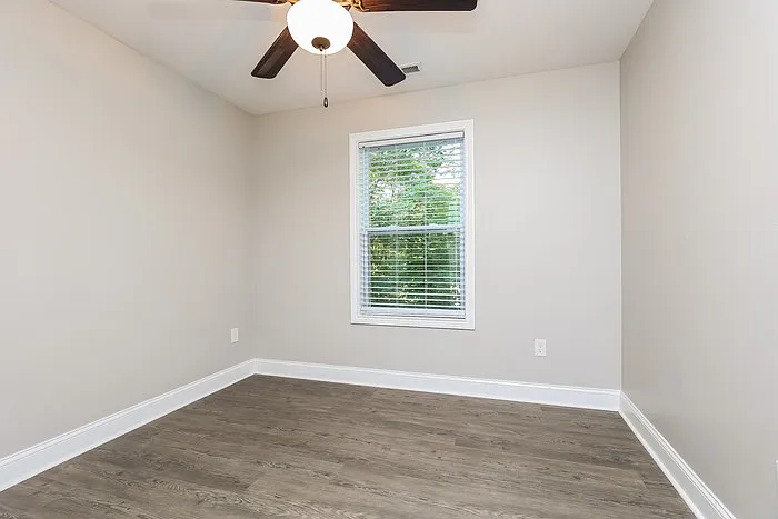 1144 E College St — Photo 10