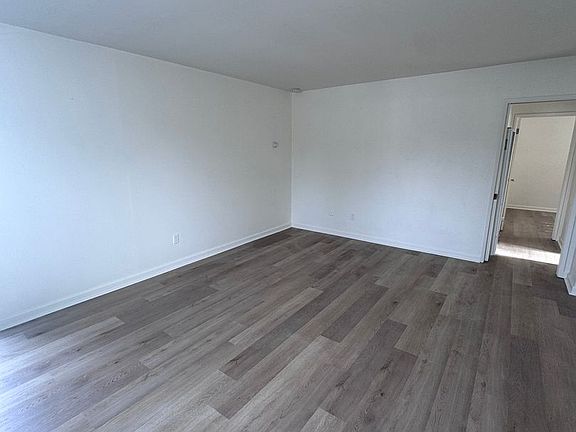 4th image of 4476 42nd St APT 4