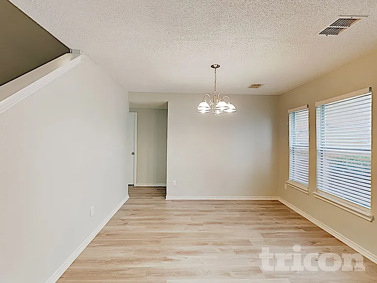 541 Gibson St — Photo 7