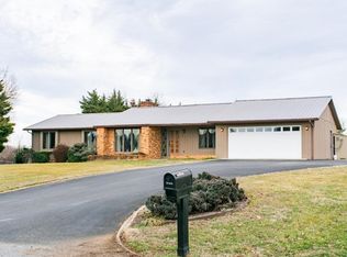 106 E Otter Ridge Dr, Goode, VA 24556