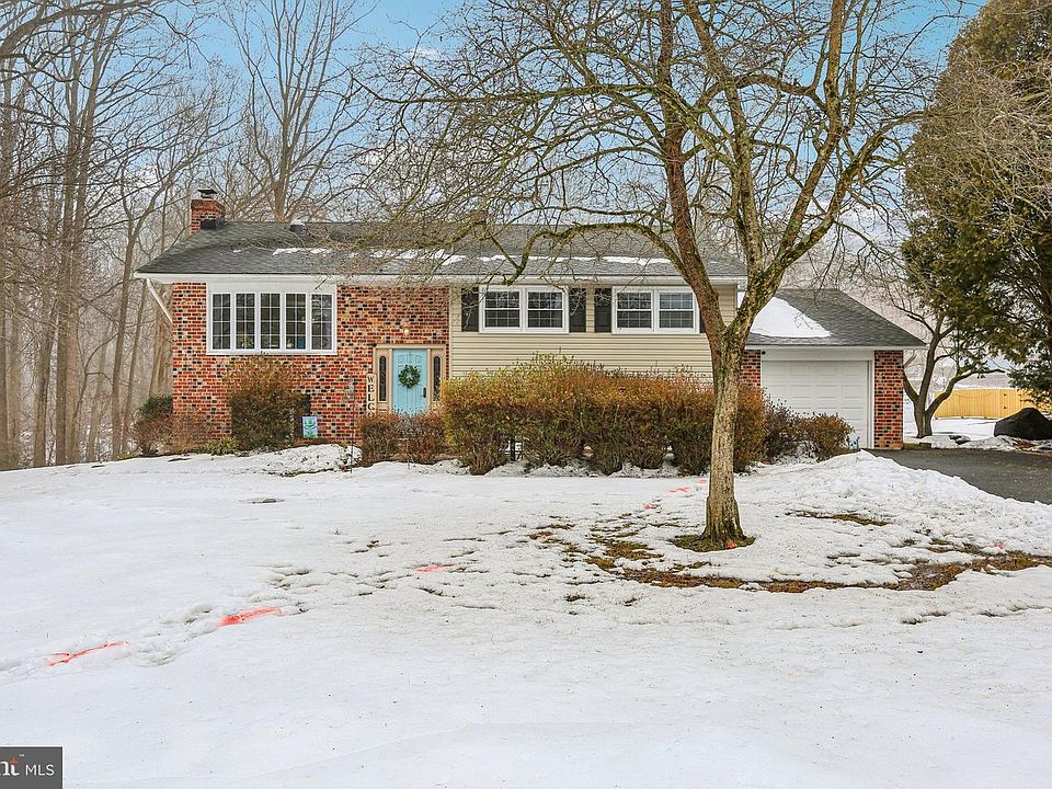 1st image of 1906 Parkwood Dr