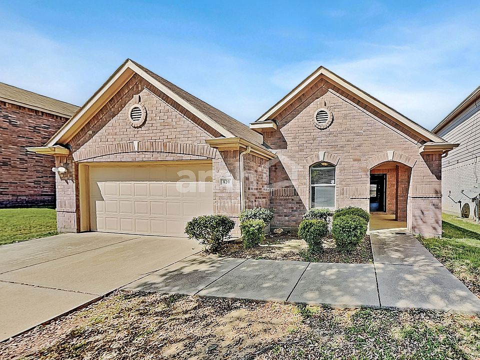 1st image of 820 Bee Creek Ln