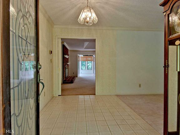5th image of 2110 Castle Lake Dr