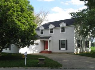 902 Post Oak Rd, Charleston, IL 61920