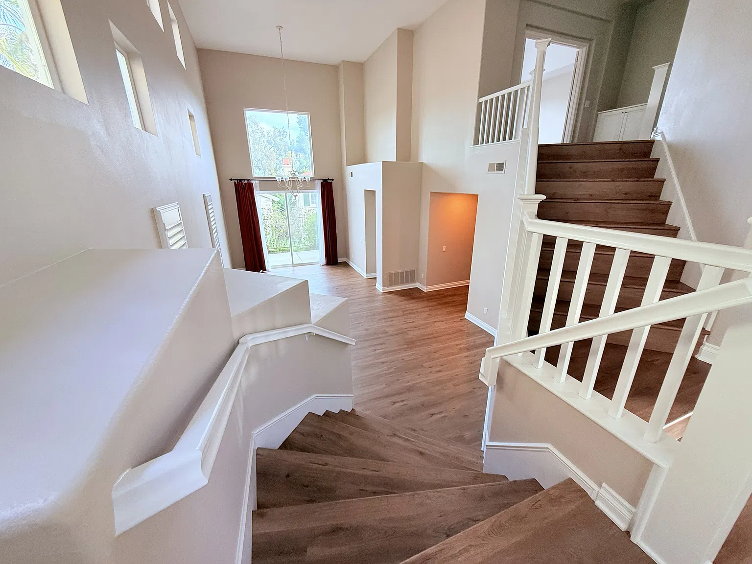4 bed, 2.5 bath, 2518 sqft, $7,100 — Photo 2