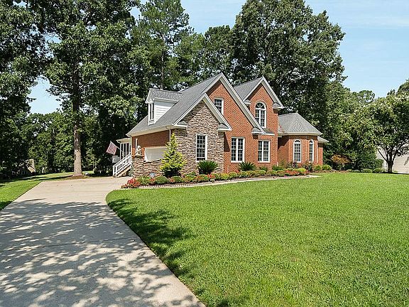 2nd image of 912 Parkridge Dr