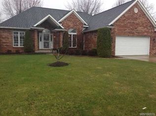 34 Steinway Ct, Williamsville, NY 14221