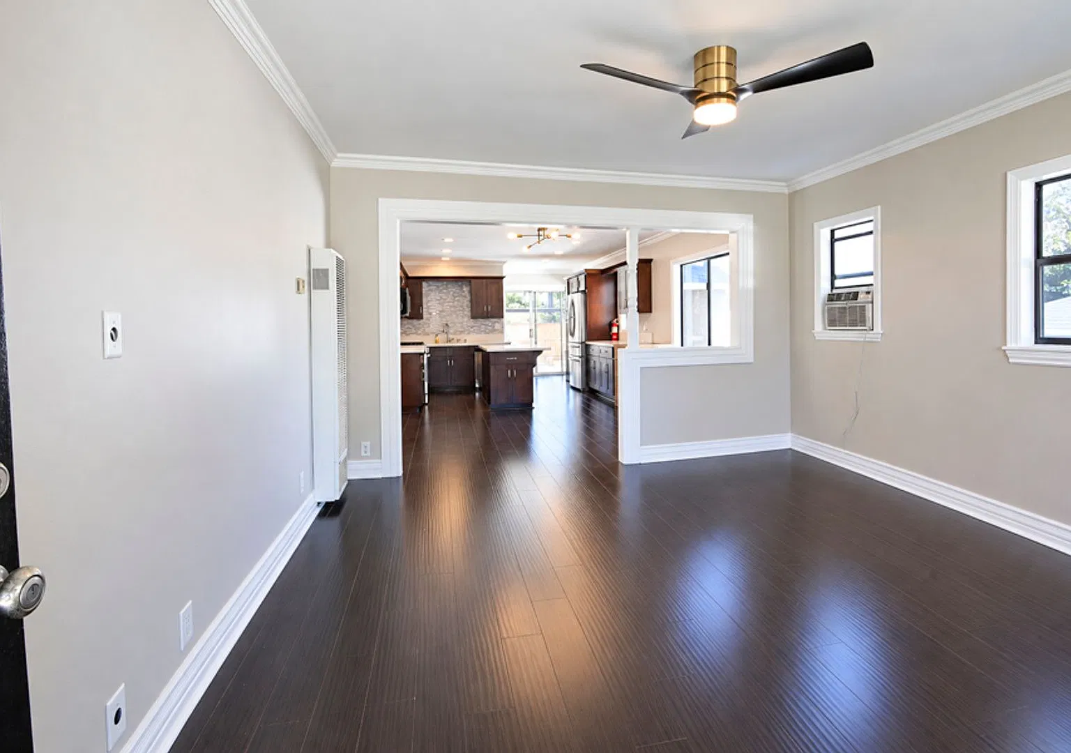 Single Story Anaheim Bungalow with Modern Updates — Photo 4