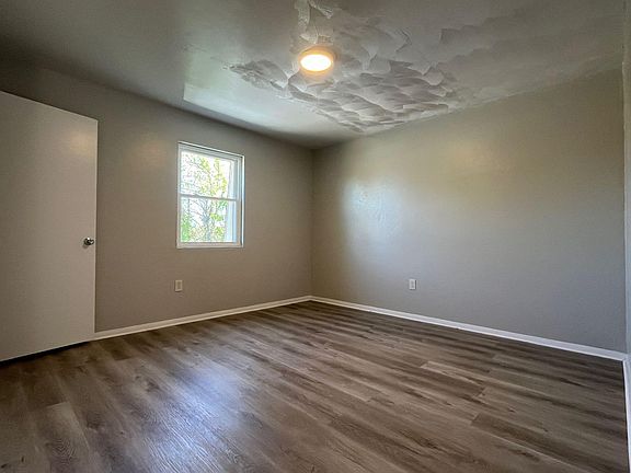 3rd image of 709 Drew Ave NE APT 9
