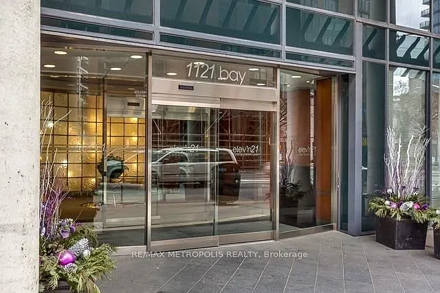 Building Photo - 1121 Bay St #308