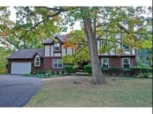 36W377 Oak Hill Dr, Dundee, IL 60118