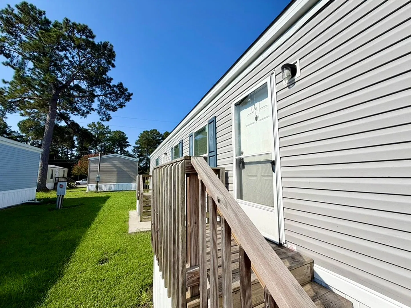 3 bed, 1056 sqft, $1,209 — Photo 2