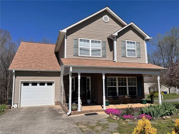 575 Lakewood Glen Ct, Winston Salem, NC 27107