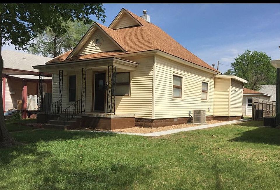 1st image of 126 W 9th Ave