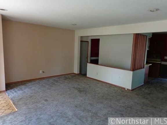 3rd image of 517 Manor Dr NE