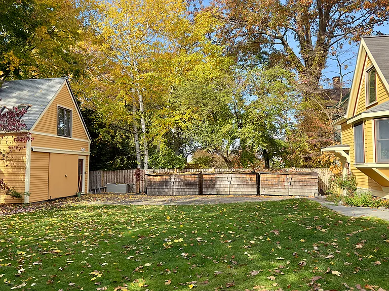 Lakeview Ave — Photo 22