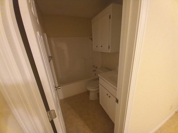 4th image of 1712 N Tallowood Dr