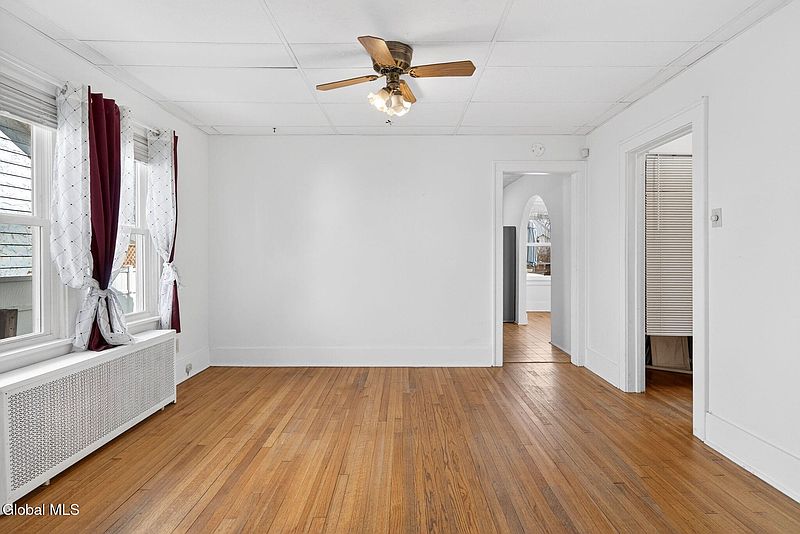 3rd image of 53 Fleetwood Avenue