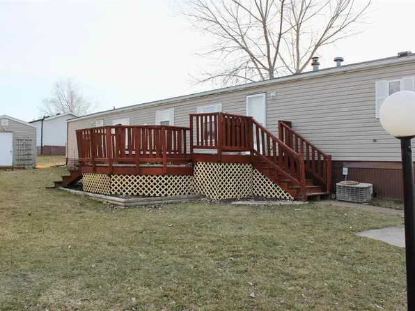 615 Beach View Dr, Iowa City, IA 52246