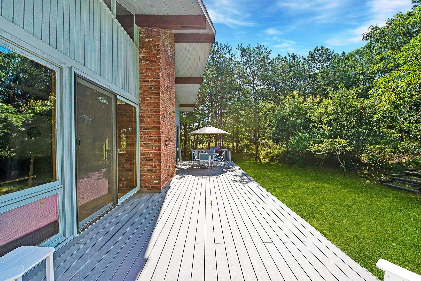  Side Deck and Yard