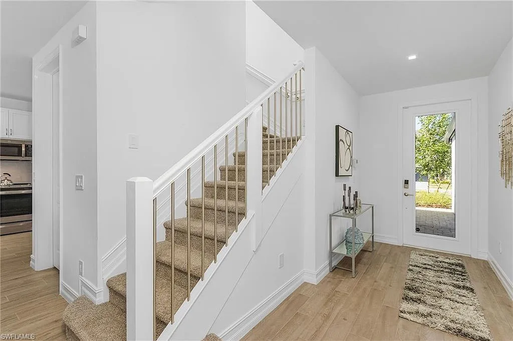 3 bed, 2.5 bath, 1841 sqft, $3,595 — Photo 3