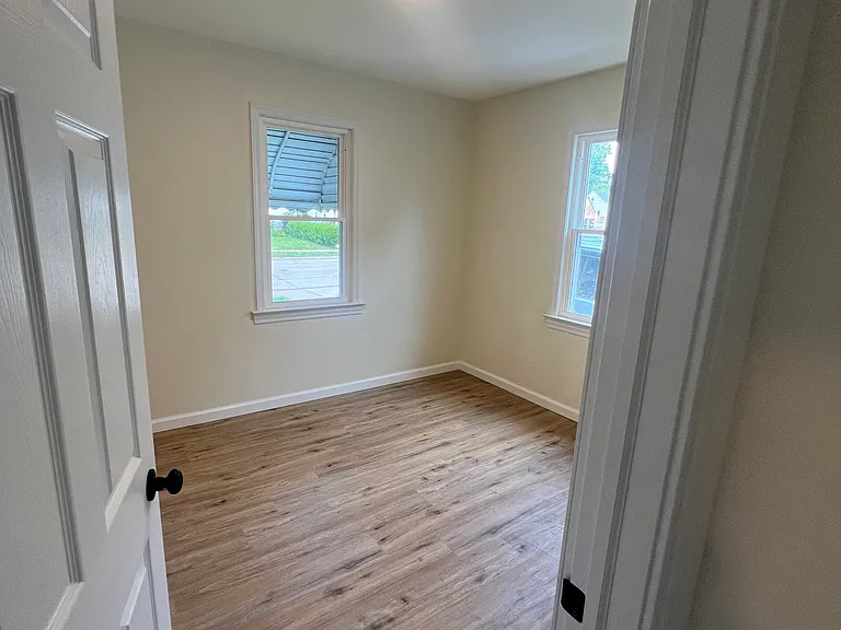 23392 Hazelwood Ave — Photo 6