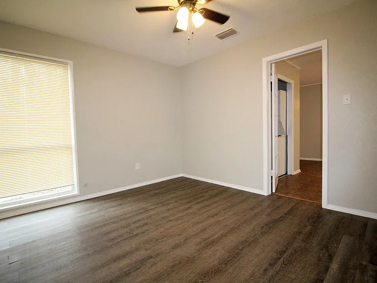 10415 Losa Dr — Photo 22