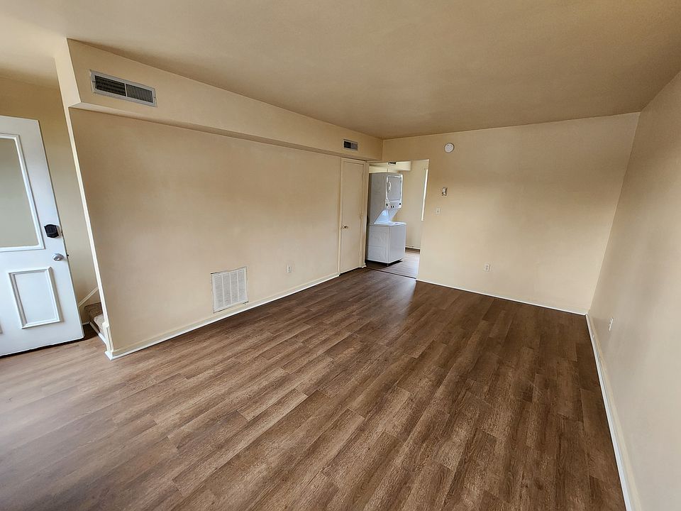 1st image of 710 Conway St NE #710