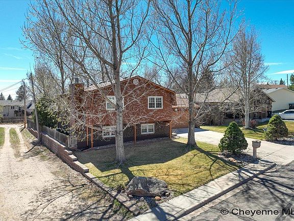 2nd image of 3069 Hanson St