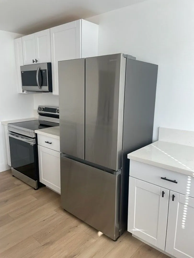 632-638 Iris Drive — Photo 4
