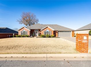 2001 Winterpark Dr, Sallisaw, OK 74955