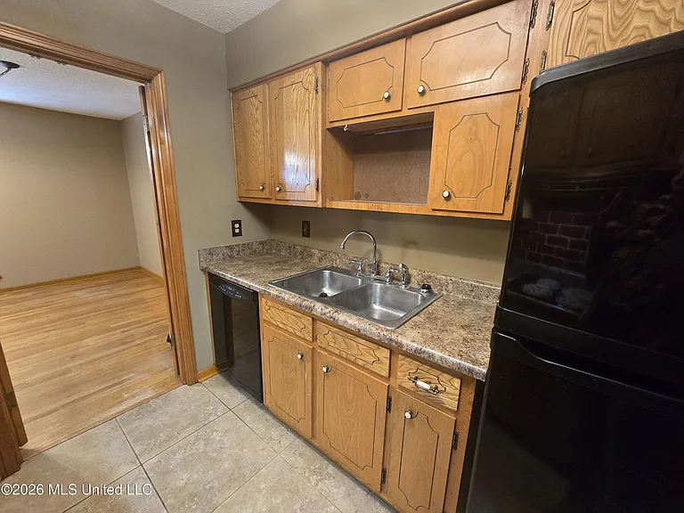 8209 Claiborne Dr — Photo 12