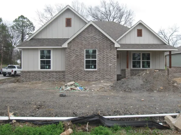 805 S Wood St, Pryor, OK 74361