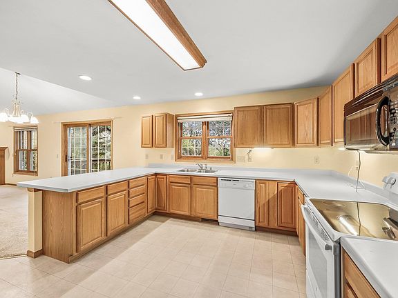 4th image of 115 Glenn Dr #115