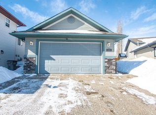 61 E Pinnacle Hts, Grande Prairie, AB T8W2X8