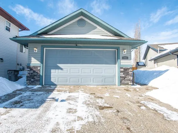 61 E Pinnacle Hts, Grande Prairie, AB T8W 2X8