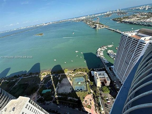 4th image of 1750 N Bayshore Dr APT 5401