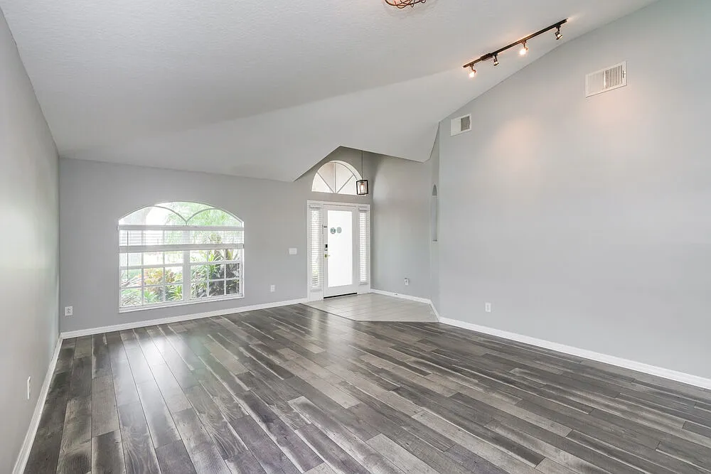 3 bed, 2.0 bath, 2032 sqft, $2,710 — Photo 3