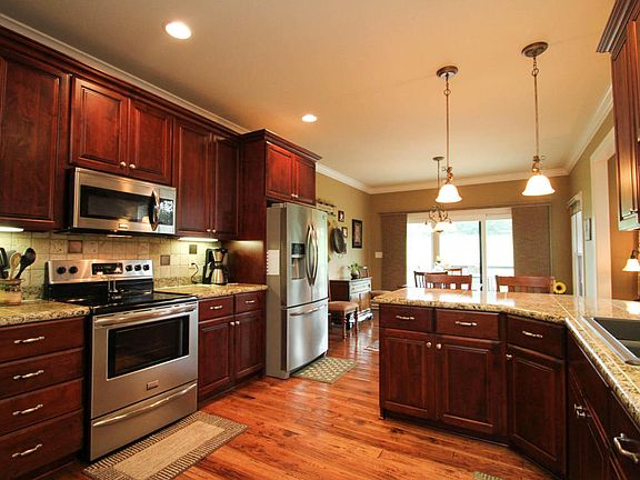 3rd image of 411 Heritage Hill Pkwy