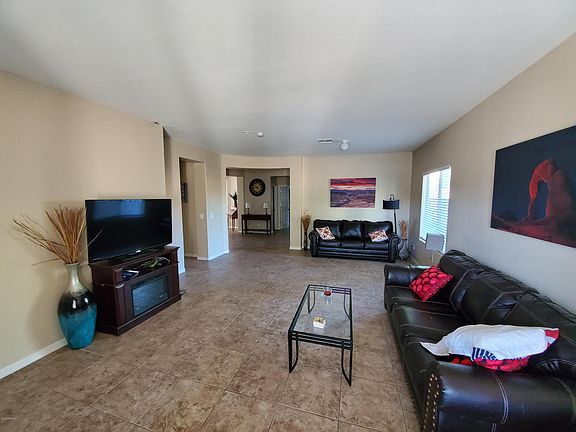 2nd image of 2685 N Smithsonian Ct
