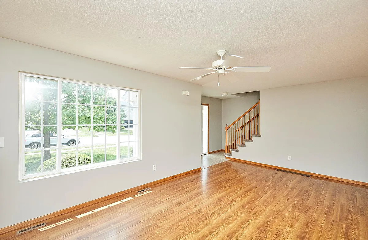 Building Photo - 615 SE Prairie Park Ln