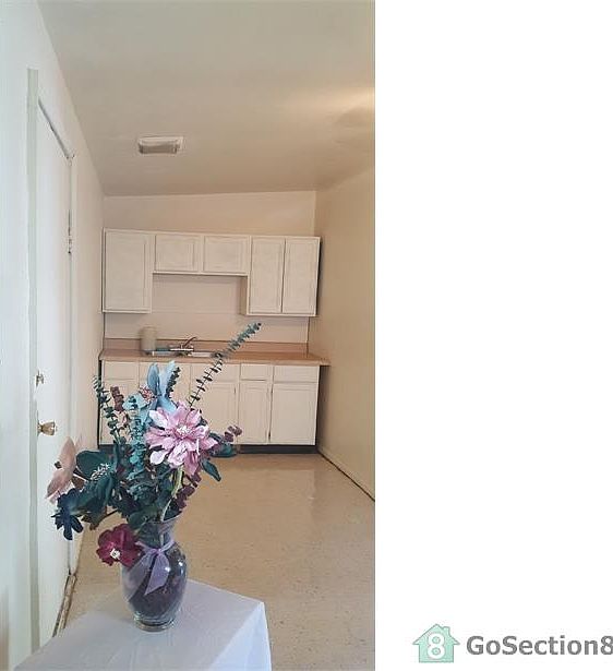 1st image of 7358 Park Dr