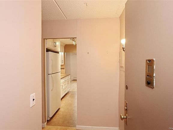 4th image of 35 Park Ave APT 1V