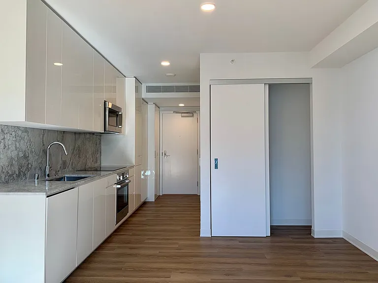 987 Queen St #4010 — Photo 7