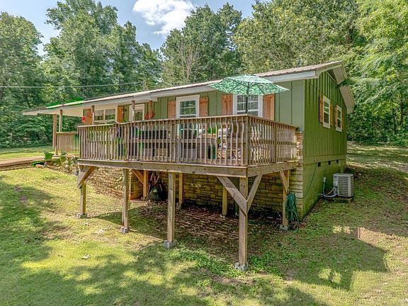2nd image of 407 Dove Ln