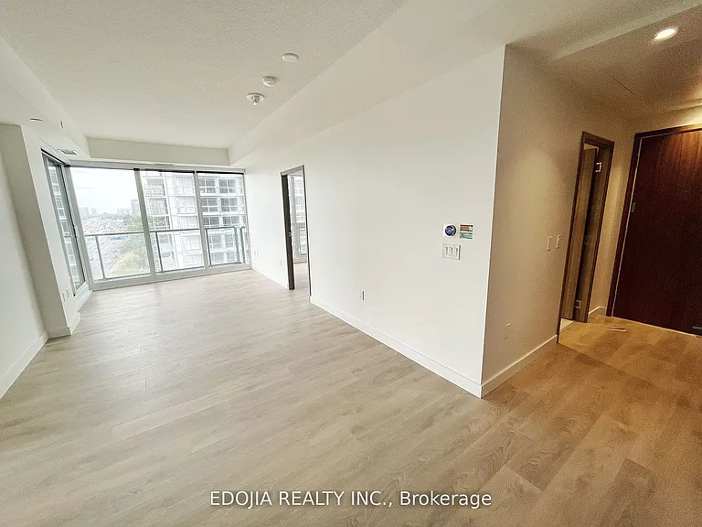 85 McMahon Dr #1506 — Photo 3