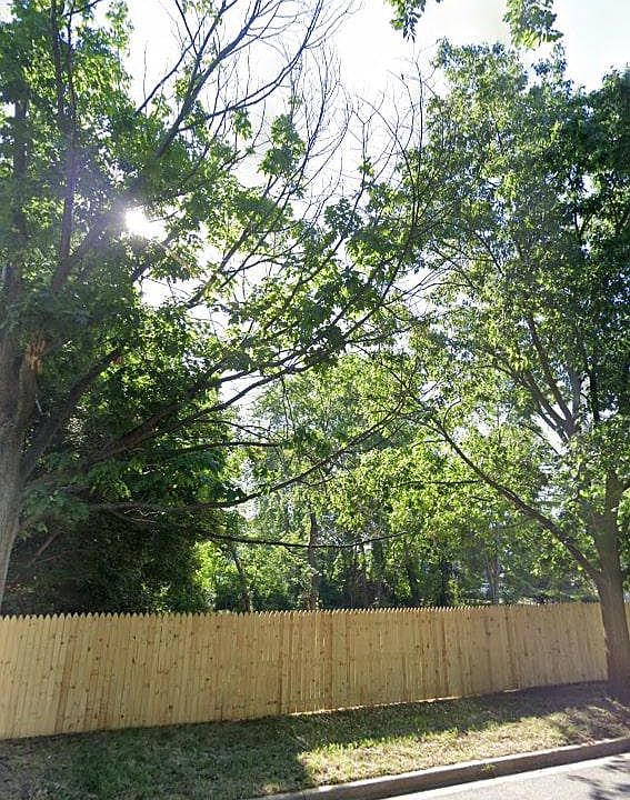 2nd image of 813 & 815 Cypresstree Dr