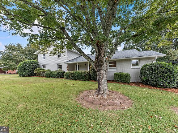 3rd image of 1121 Ward Rd